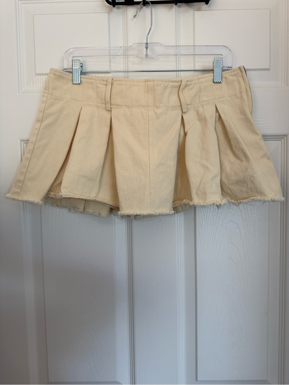 BUCKETLIST CREAM DENIM MICRO MINI SKIRT SIZE MEDIUM EUC